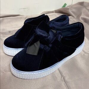 Stylish Navy Fuzzy Suede Women's Sneakers